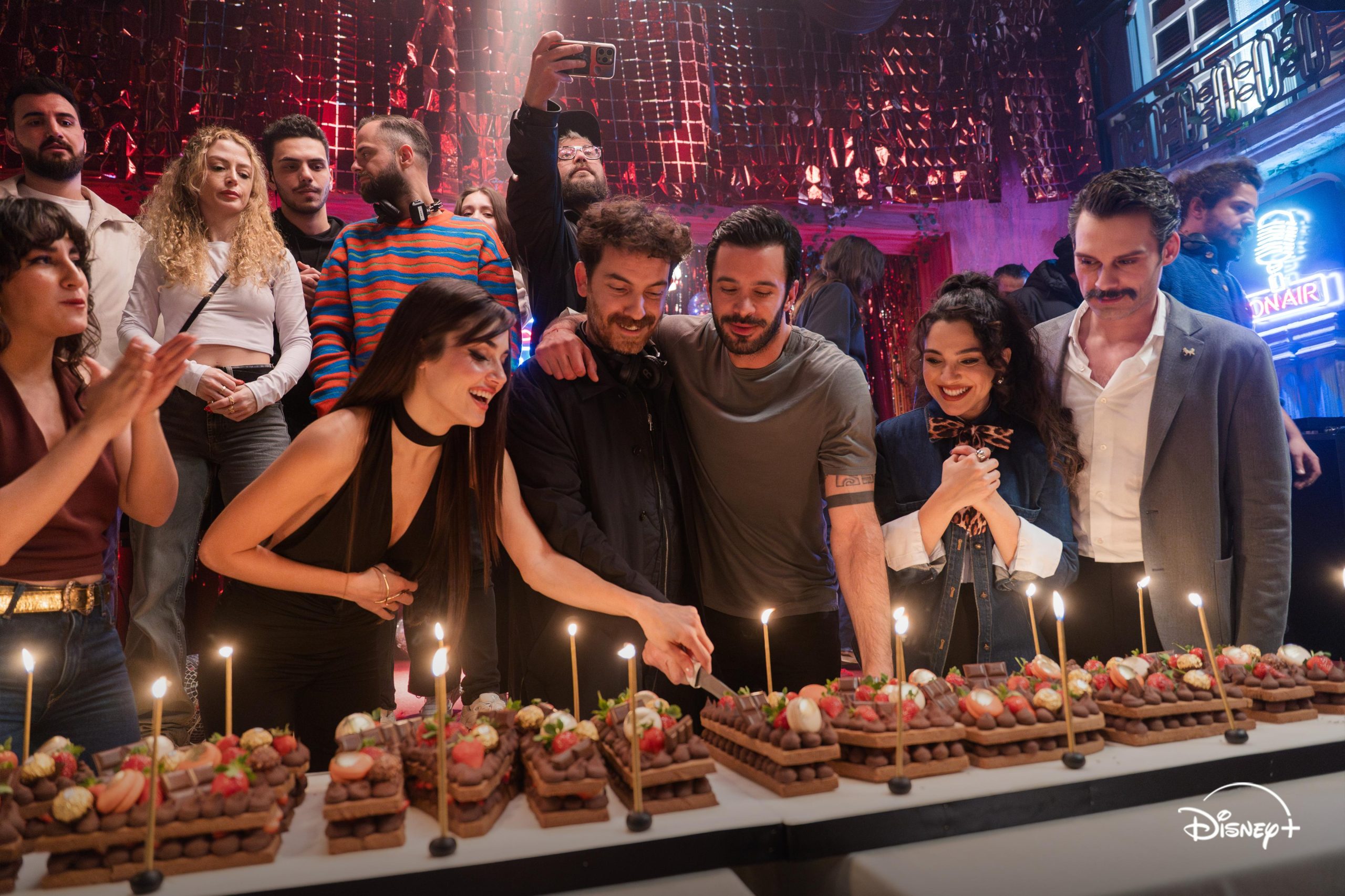 Aşkı Hatırla Dizisi: Hande Erçel ve Barış Arduç'un Buluşması