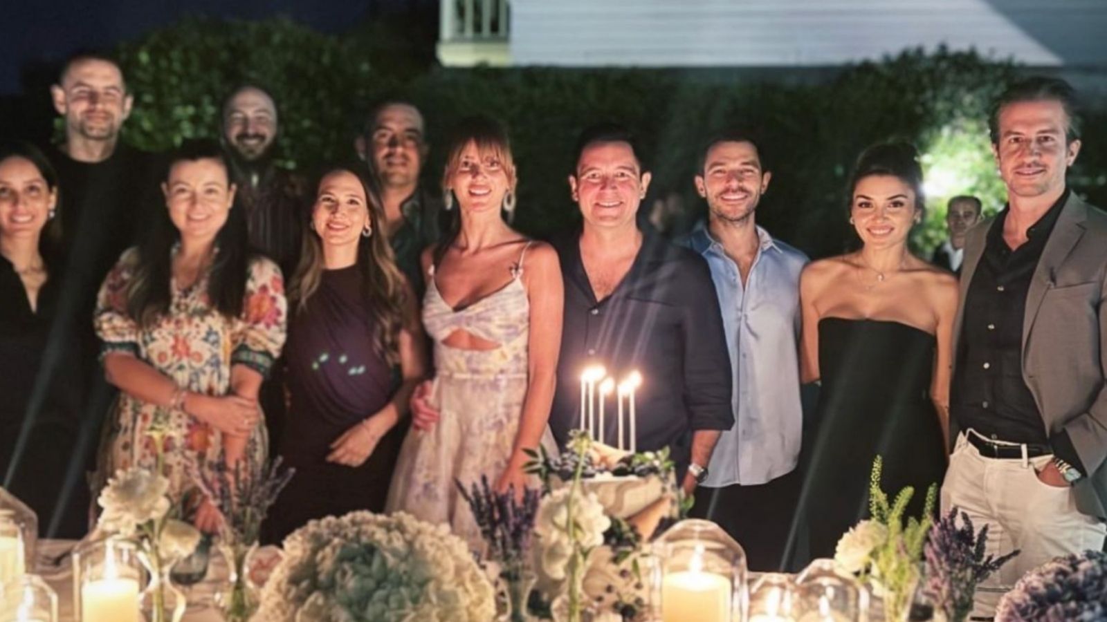 AşkıHatırla Dizisiyle Büyüyen Mutluluk: Hande Erçel ve Hakan Sabancı El Ele