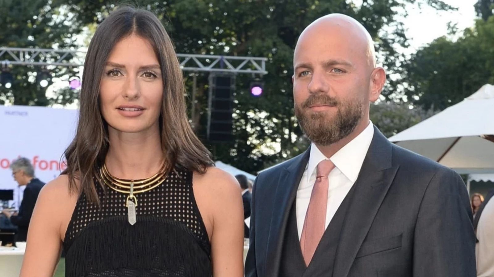 Aynı Çatıda Kriz: Yasemin Özilhan ve İzzet Özilhan Çiftine Dair Son Gelişmeler