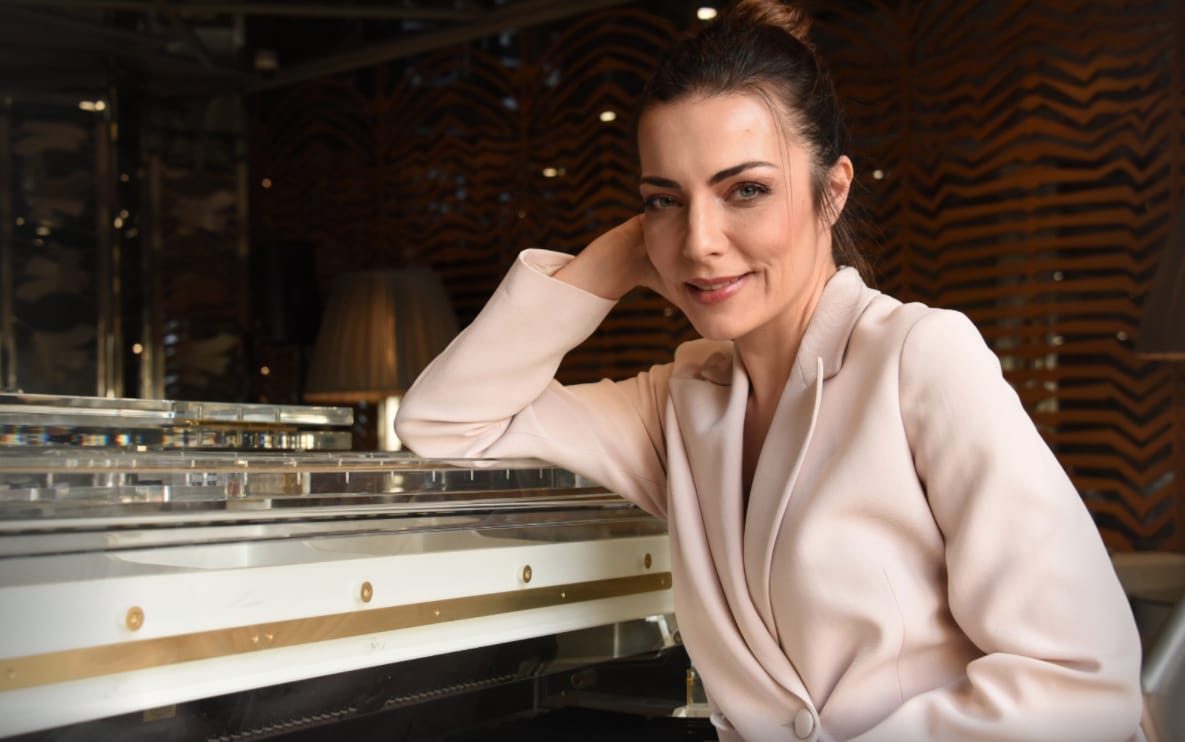 Burcu Kara'nın Aşk Sadece Bir An Filmindeki Rolü ve Annelik Deneyimleri