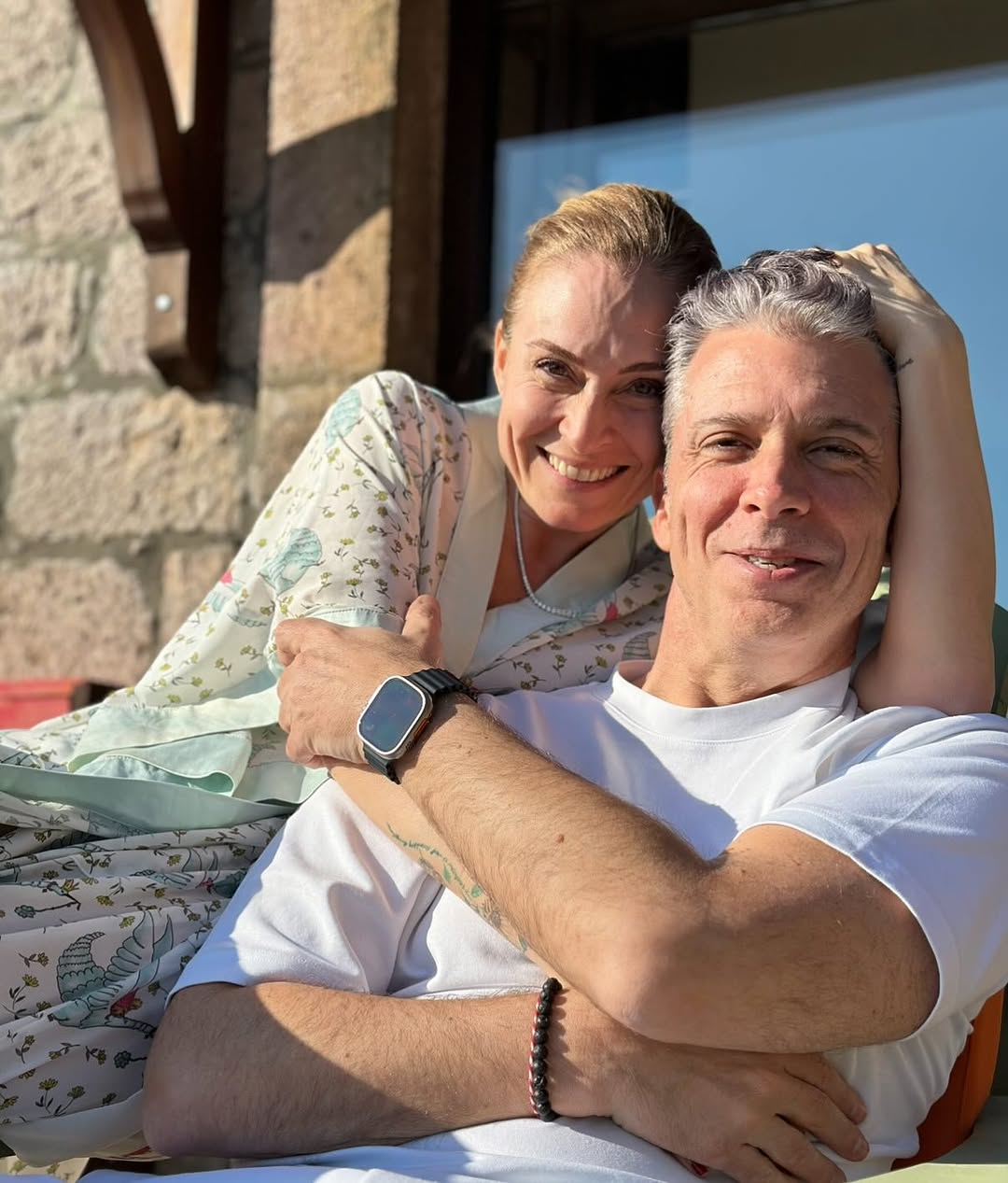 Ceyda Düvenci ve Güçlü Mete'nin Aşk Dolu Yıl Dönümü Kutlaması