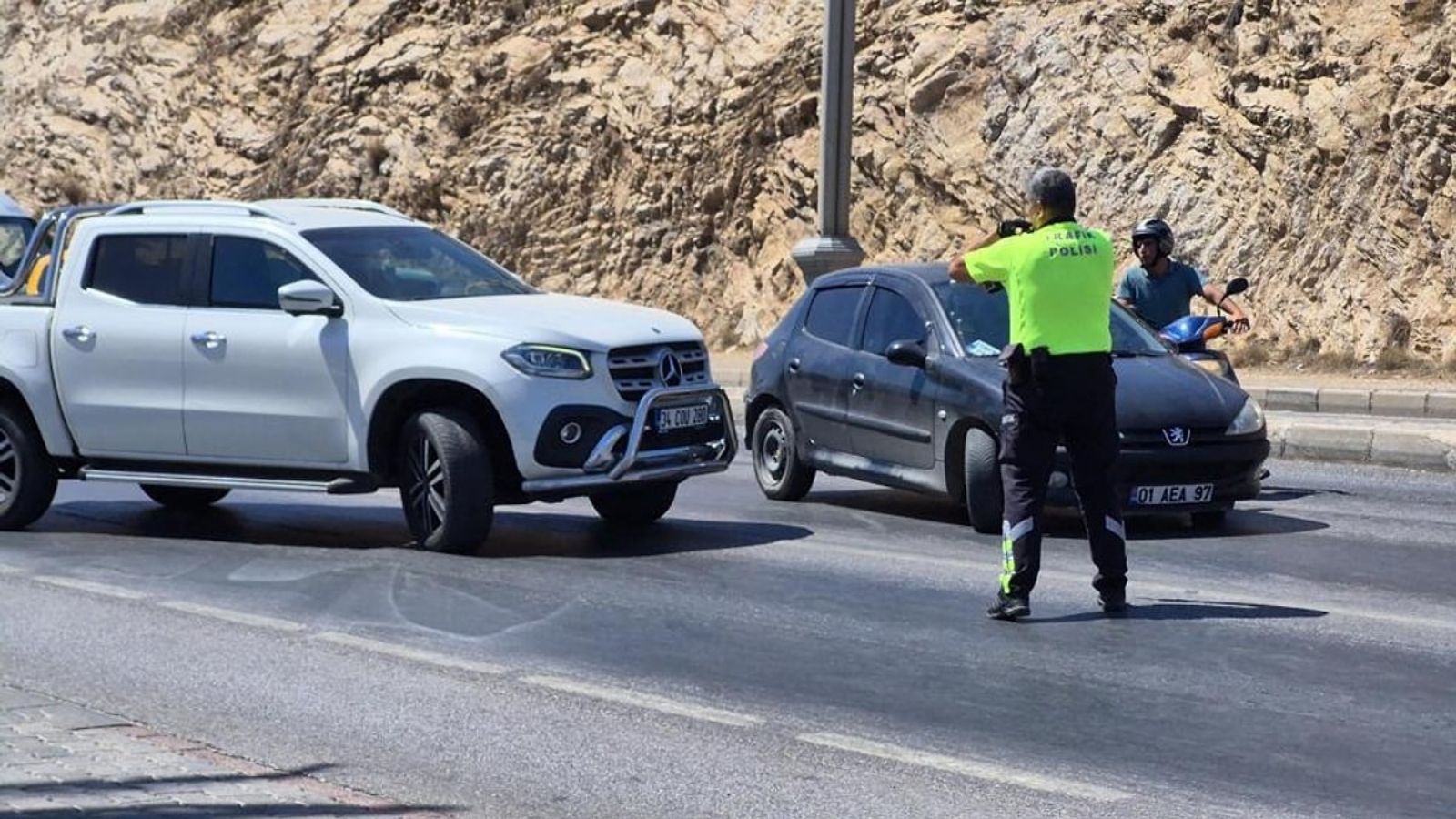 Dilan Çıtak Tatlıses Gözaltı Olayı: Emniyet Şeridi ve Tepkiler