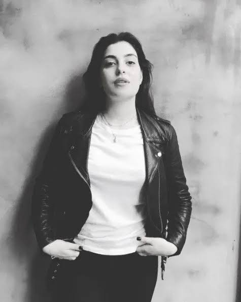 Ecem Akbin Kimdir?