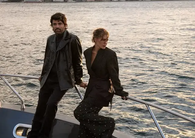 Enfes Bir Akşam: Netflix'in Yeni Fenomen Dizisi Hakkında Bilmeniz Gereken Her Şey