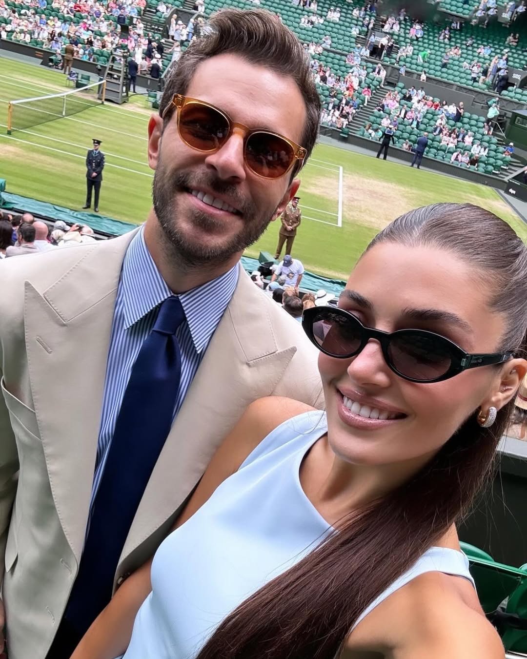Hande Erçel Milano Moda Haftası'nda Parladı
