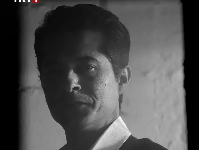 İskender: Cennetin Çocukları’ndaki Maskenin Altındaki Aile Özlemi ve Kimlik Arayışı