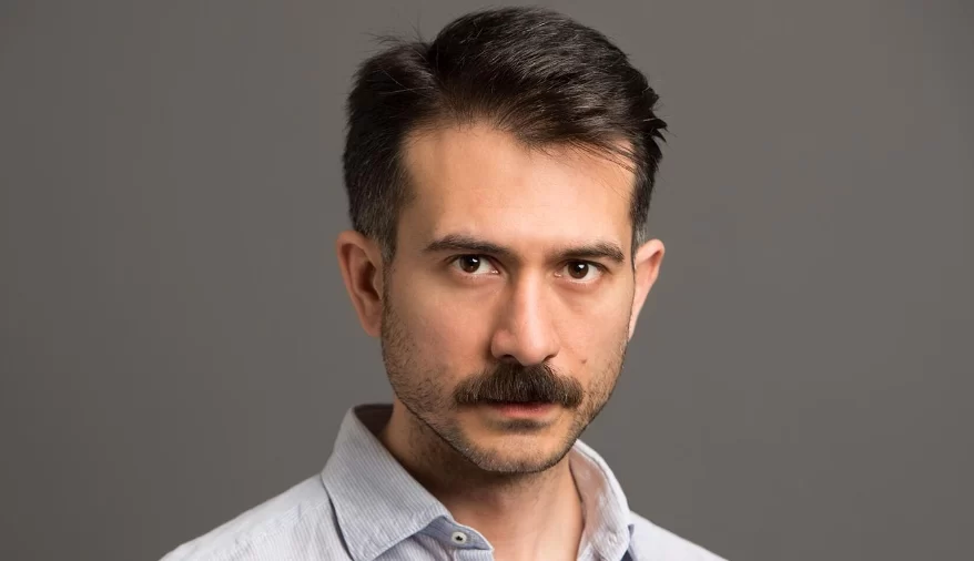Mert Tümer: Tiyatrodan Televizyona Uzanan Başarı Hikayesi