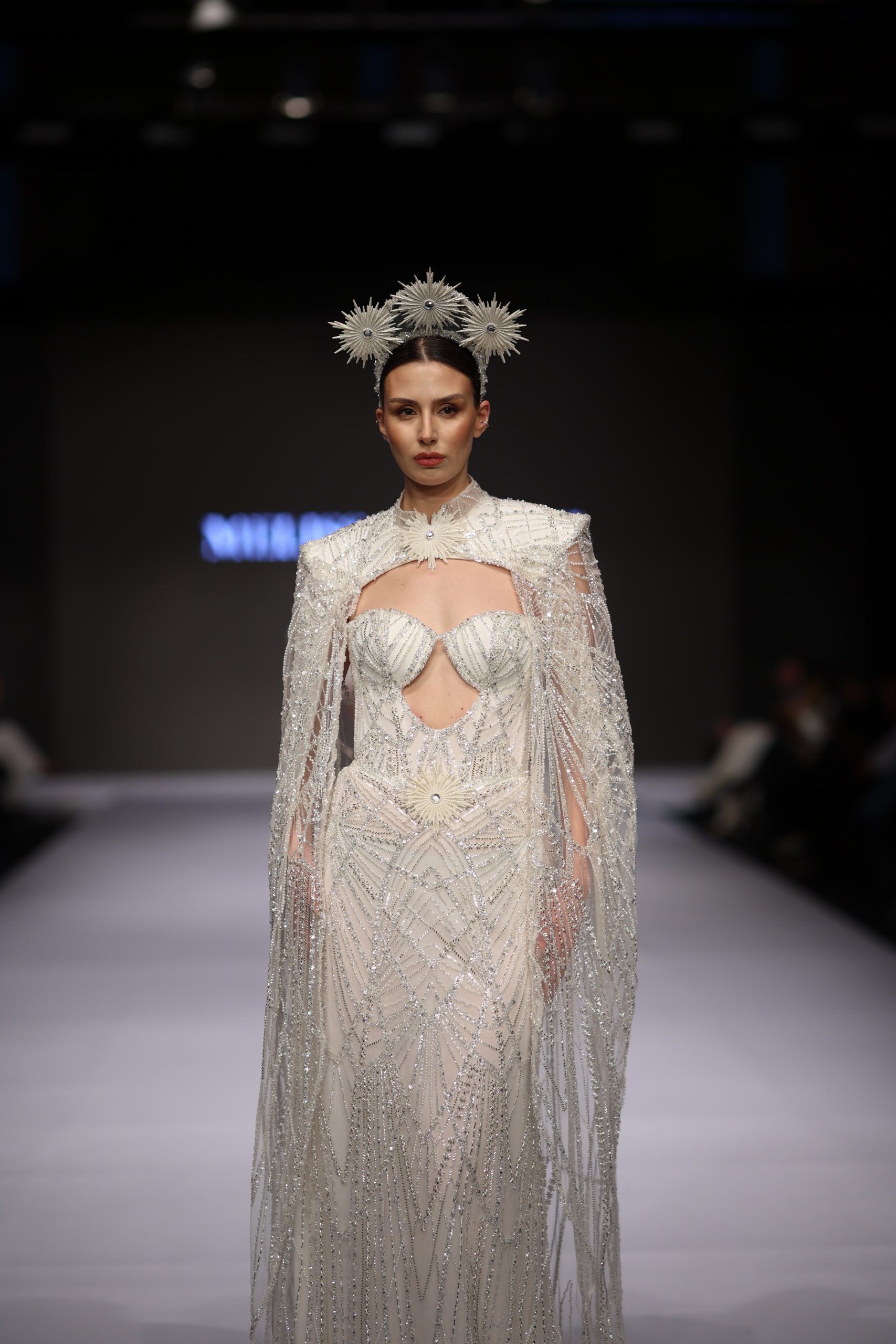 Merve Boluğur, İzmir Fashion Week 2024'te Sosyal Sorumluluk Projesine Destek Verdi