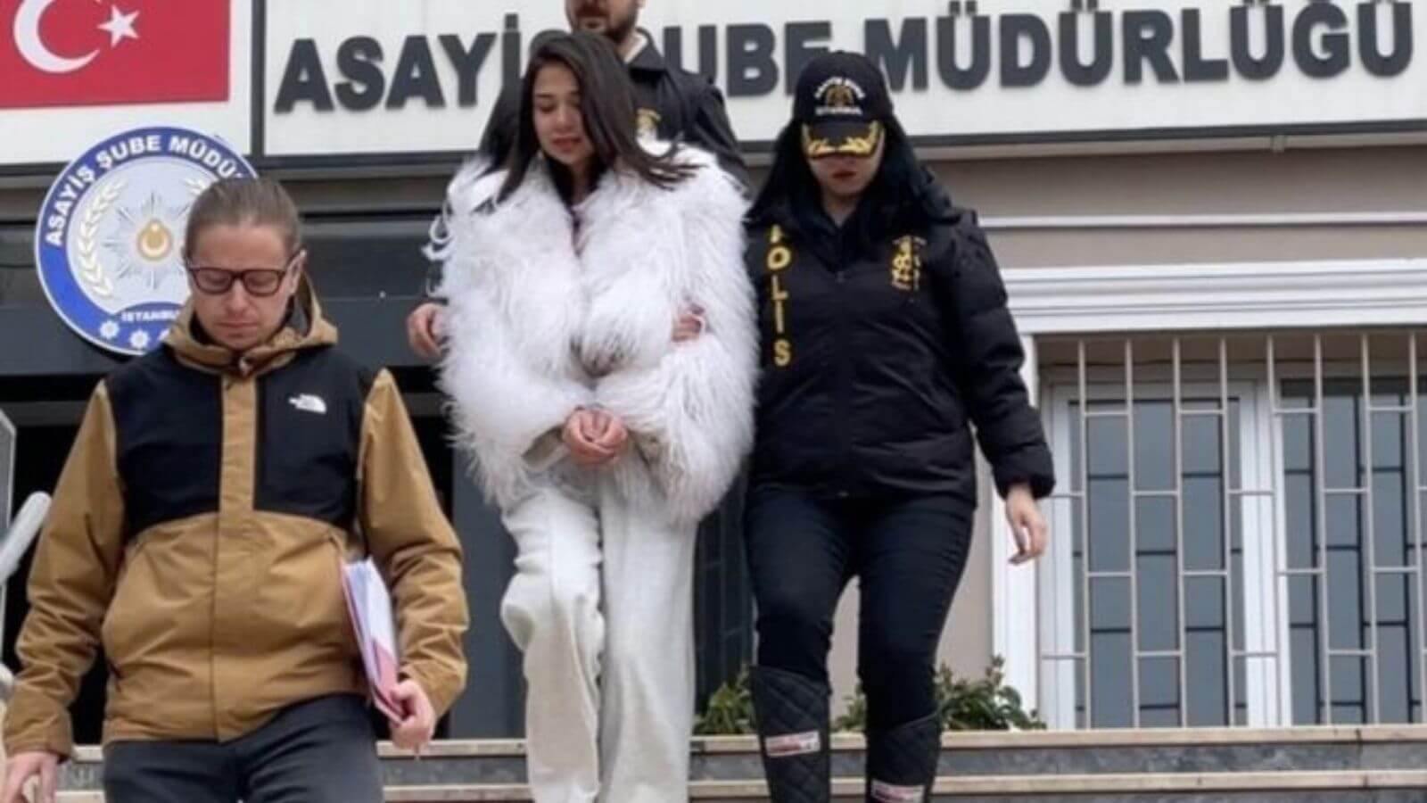 Merve Taşkın Hakkında Müstehcenlik Davasında Yeniden Duruş: Ev Hapsi ve Yurt Dışı Yasağı Kaldırıldı