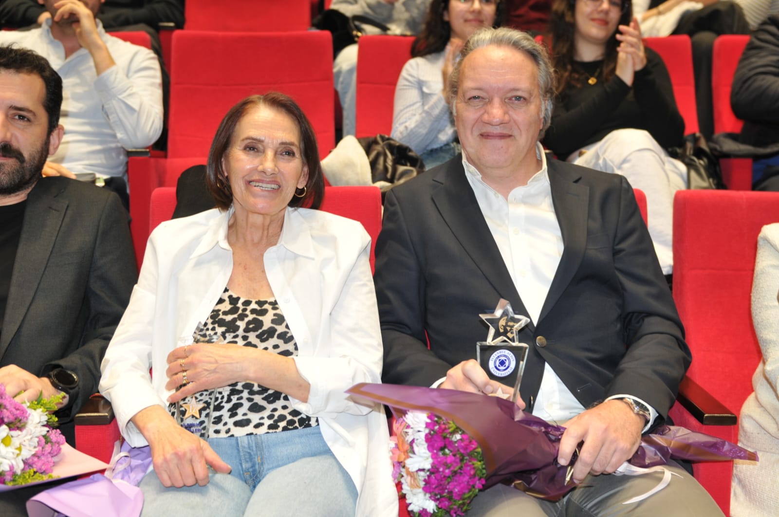 Murat Serezli, Üniversite Öğrencilerinden En İyi Erkek Oyuncu Ödülünü Aldı