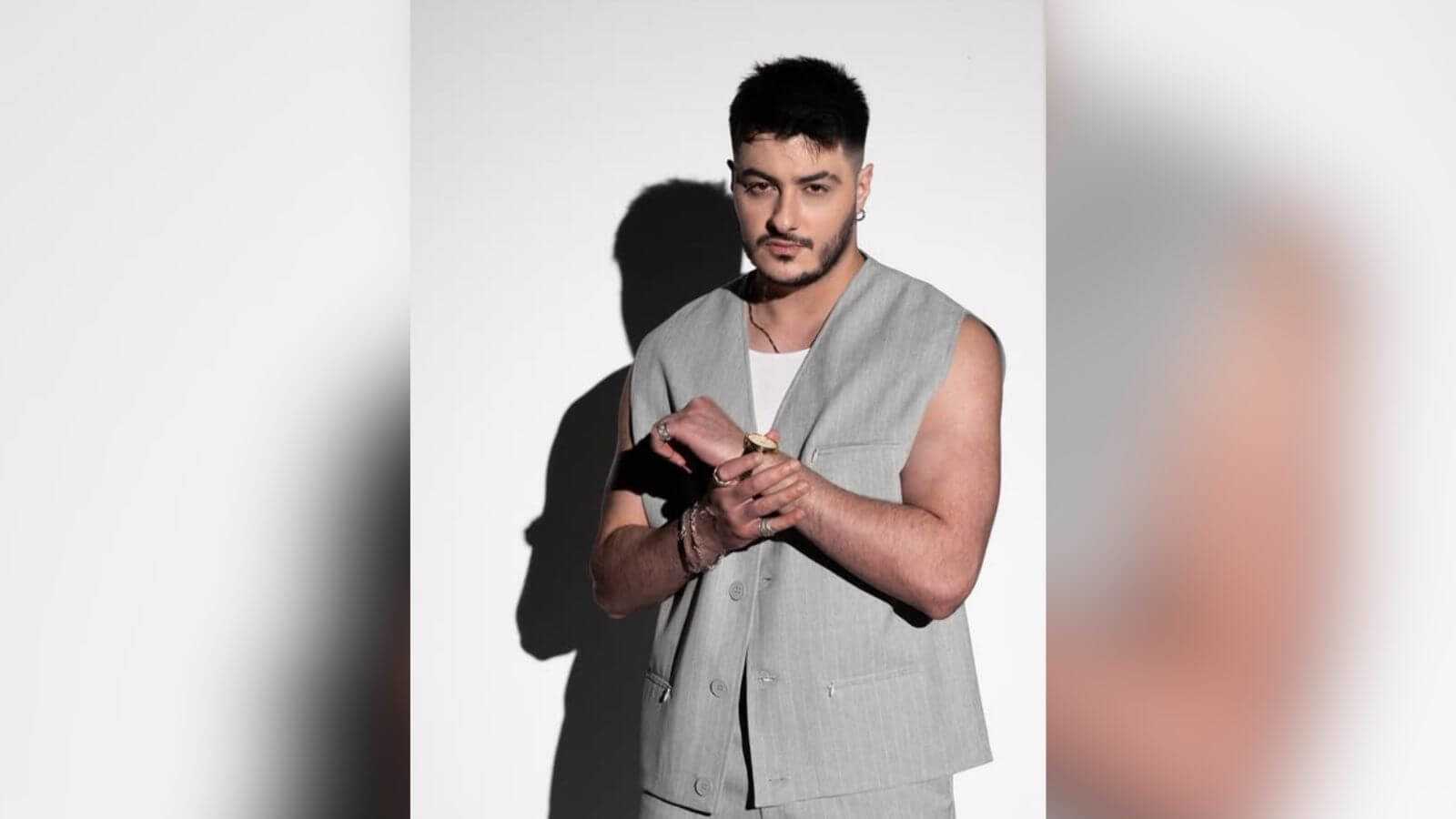 Semicenk’in Sahne Tartışması: İç Çamaşırı Skandalı ve Sahne Anlayışı Üzerine