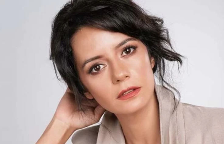 Zeynep Köse: Tiyatrodan Ekrana Uzanan Başarı Hikayesi